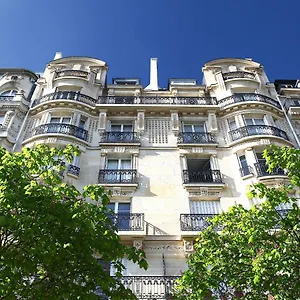Apartment Outstanding 2 Bedrooms With A Terrific Eiffel Tower View, Paris