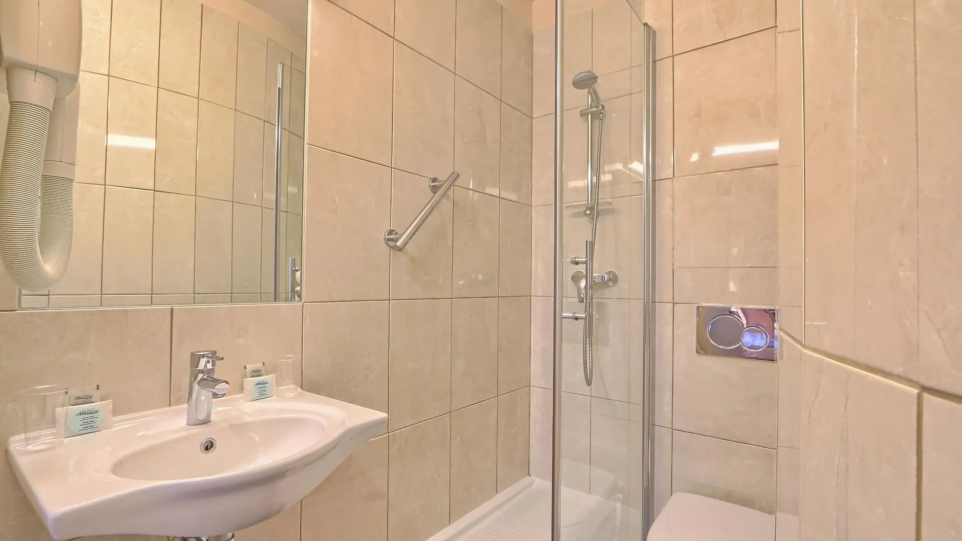 **  Welcome Hotel Paris France