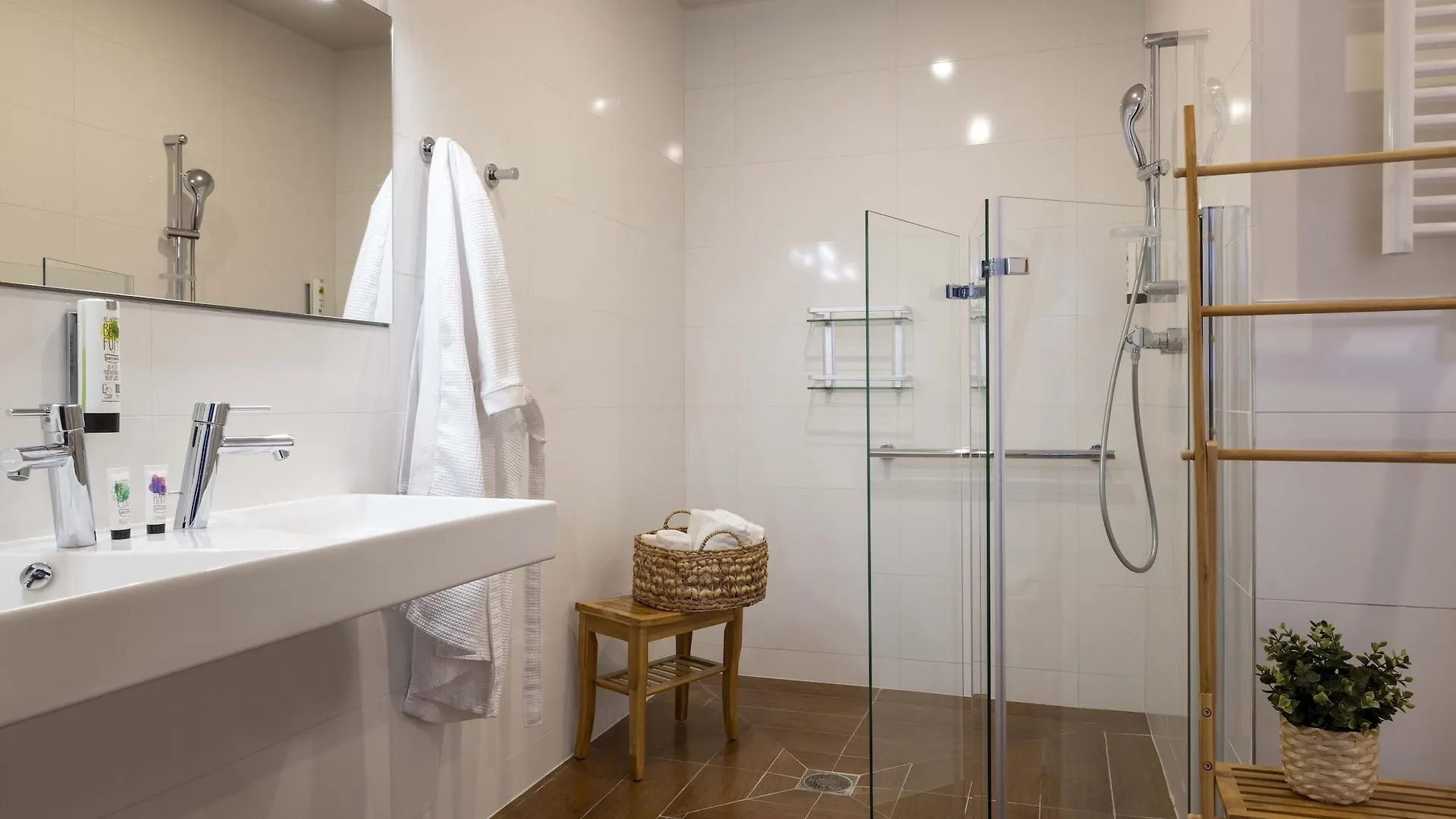 **  Welcome Hotel Paris Fransa