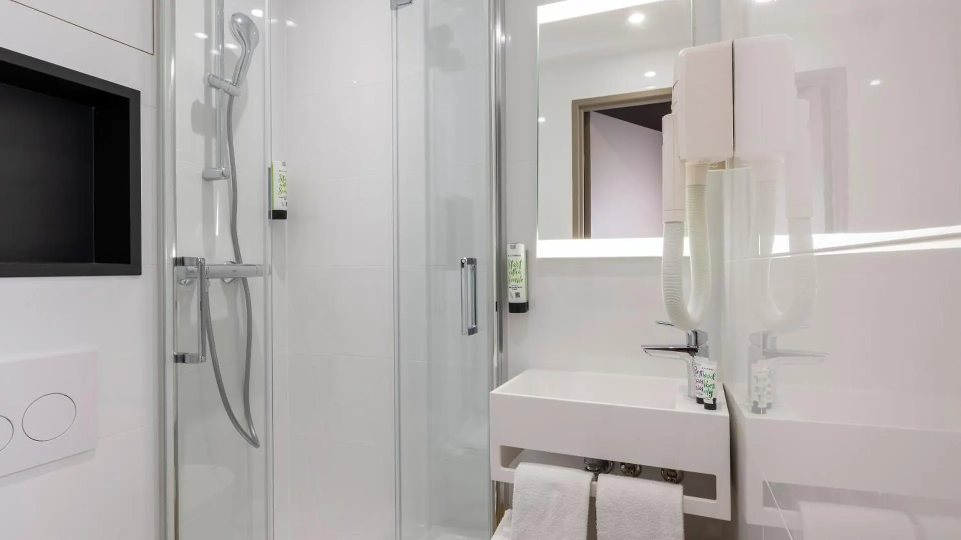 Welcome Hotel Paris 2*,